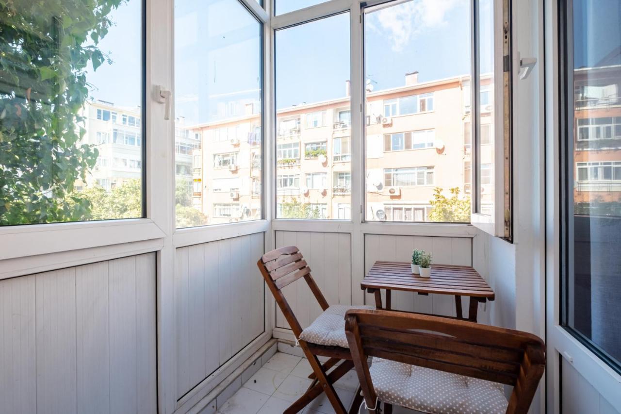 Chic Flat With Balcony Near Moda Shore Istanbul Ngoại thất bức ảnh